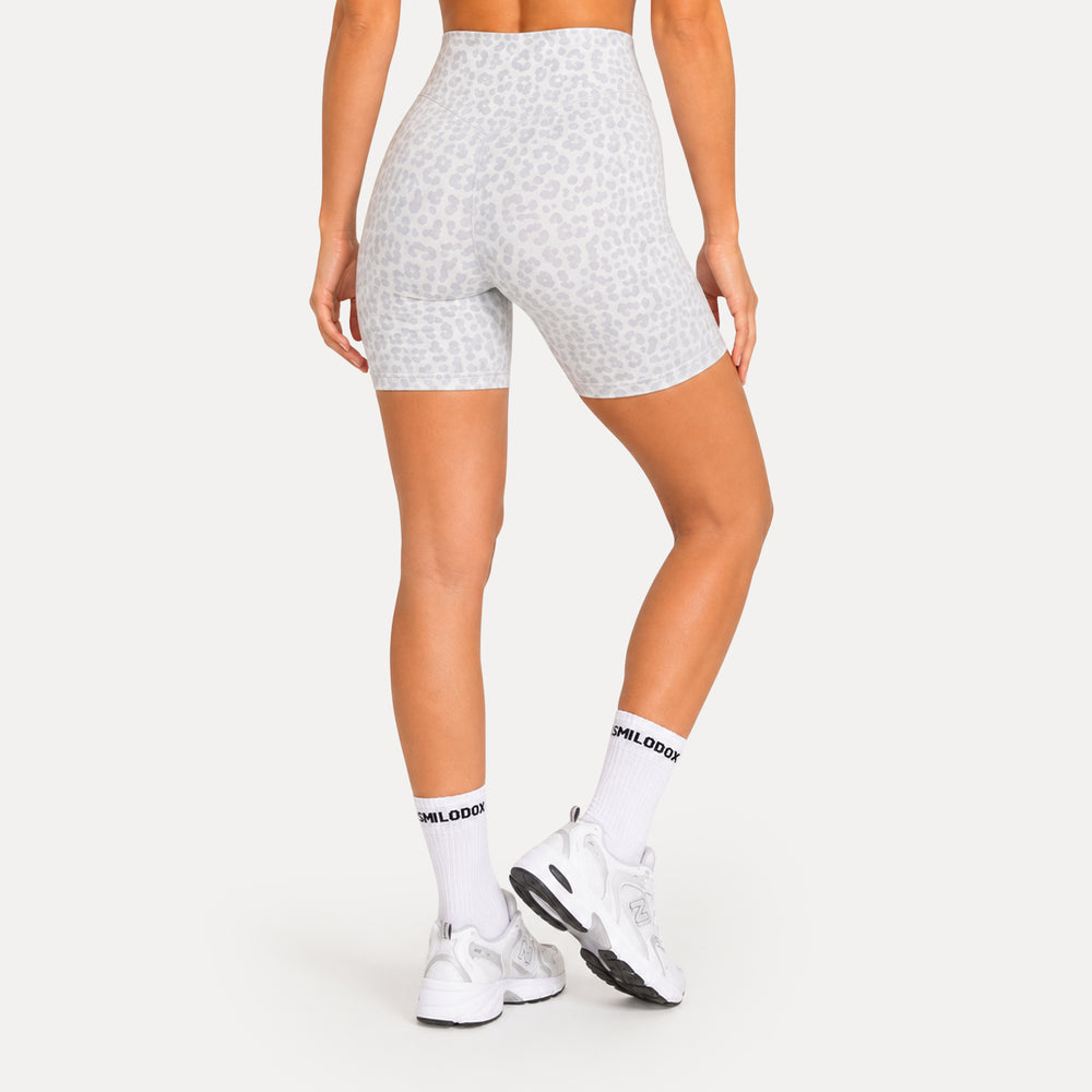 LEO Shorts Velvara
